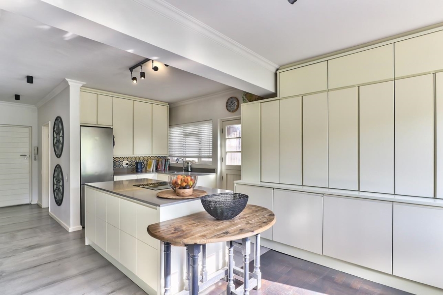 To Let 1 Bedroom Property for Rent in Bantry Bay Western Cape
